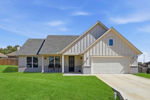 4004 Gallivant Drive, Granbury, TX 76049 — photo 2