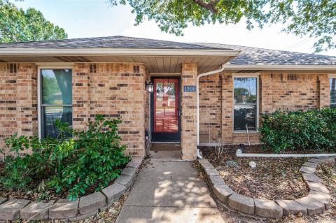 1900 Oakbluff Drive, Carrollton, TX 75007 — photo 2