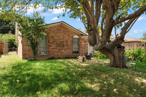1825 Avenue B, Grand Prairie, TX 75051 — photo 2
