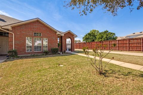 1302 Poinsettia Boulevard, Denton, TX 76208 — photo 3