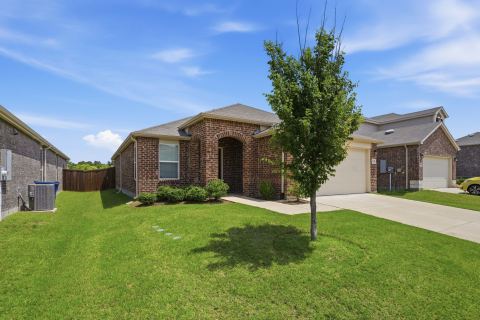 1013 Vernon Drive, Aubrey, TX 76227 — photo 2