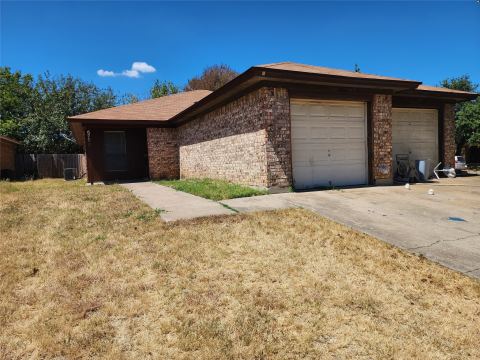 6702 S Creek Drive, Fort Worth