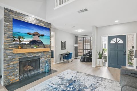 209 Cimarron Trail 6, Irving, TX 75063 — photo 2