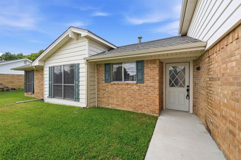 2110 Oak Creek Circle, Sherman, TX 75092 — photo 3
