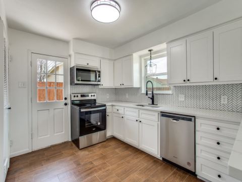 1307 Worthington Street, Grapevine, TX 76051 — photo 2