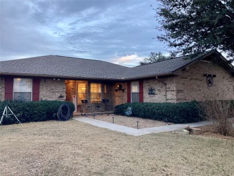 349 Horseshoe Drive, Springtown, TX 76082 — photo 2