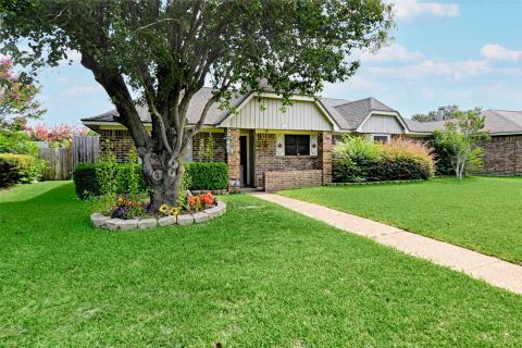 923 Courtney, Mesquite, TX 75150 — photo 2