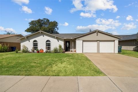 2621 Elk Grove Road, Carrollton, TX 75007 — photo 2