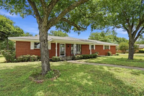 206 Mcanear Street, Cleburne, TX 76033 — photo 2