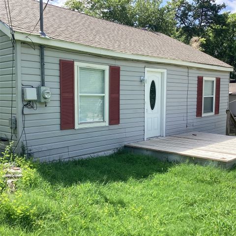 1506 S Travis Street, Denison