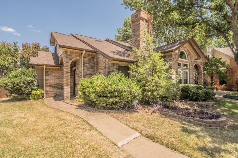 6402 Valleybrooke Court, Arlington, TX 76001 — photo 2