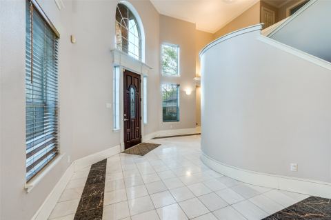 1805 Old Oak Drive, Arlington, TX 76012 — photo 3