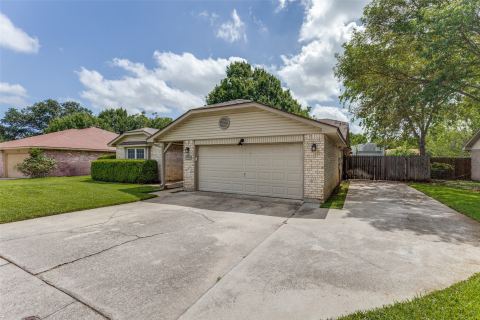 413 Goldfinch Drive, Fort Worth, TX 76108 — photo 2