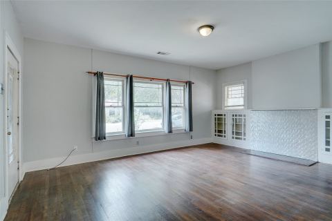 916 W Hickory Street, Denton, TX 76201 — photo 2