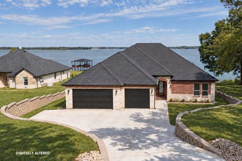443 Meandering Way, Corsicana