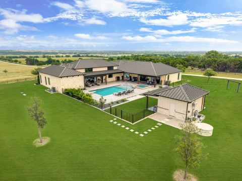 2145 CR 1227, Cleburne