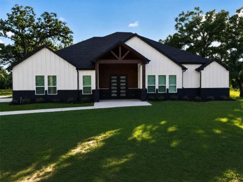 153 Crestview Drive, Corsicana