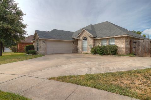 7655 Cypress Court, North Richland Hills