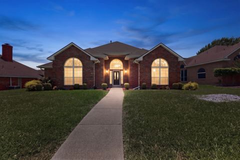 712 Regalwood Drive, DeSoto, TX 75115 — photo 2