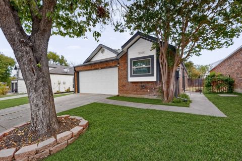2039 Mallard Drive, Lewisville, TX 75077 — photo 2