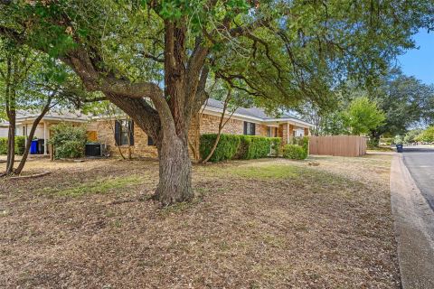 1301 Chapel Creek Road, Waco, TX 76712 — photo 2