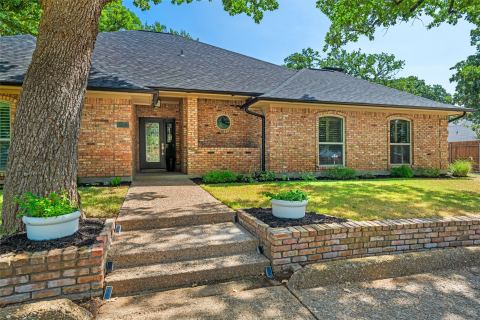 1022 Chasemore Drive, Mansfield, TX 76063 — photo 2