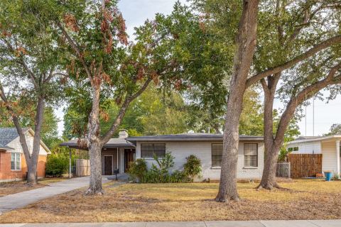 618 Newberry Drive, Richardson