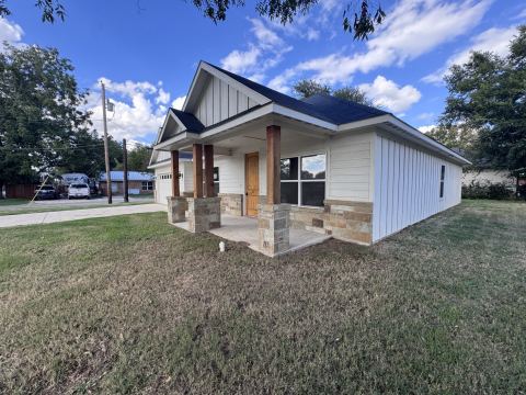 207 S Washington Street, Cleburne, TX 76031 — photo 3