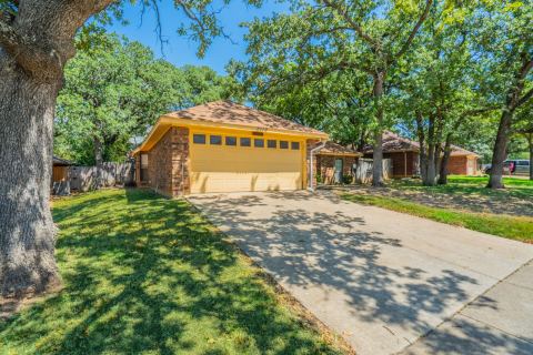 2119 Turf Club Drive, Arlington, TX 76017 — photo 2