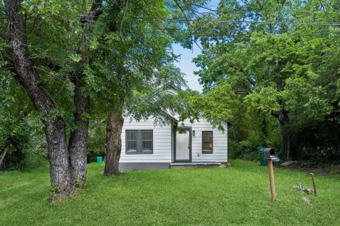 806 N Ruddell Street, Denton, TX 76209 — photo 2