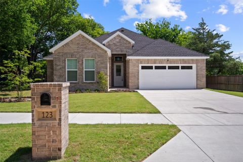 123 Bradshaw Street, Waxahachie