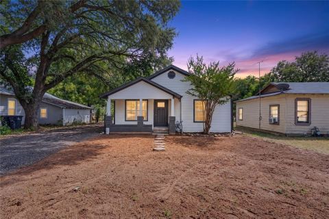 425 Bales Street, Cleburne