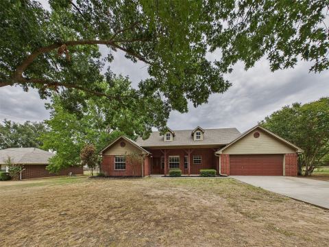 616 W Walcott Street, Pilot Point