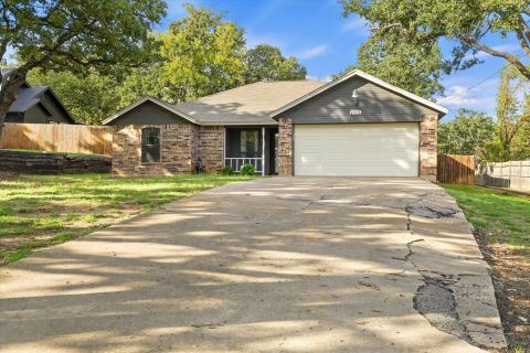 1105 Lakeview Drive, Azle, TX 76020 — photo 3