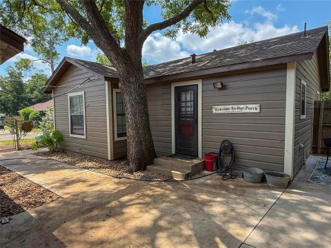 104 Dixon Street, Cleburne, TX 76033 — photo 3