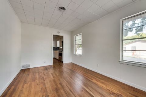 1001 S Carlton Street, Ennis, TX 75119 — photo 3