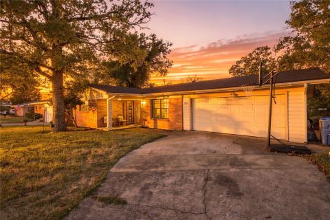 121 S Imperial Drive, Denison