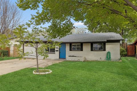 812 W Barron Avenue, Everman, TX 76140 — photo 3