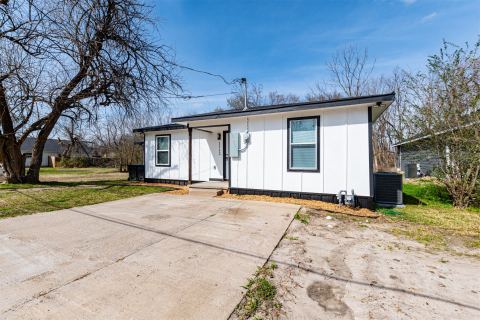 1112 Marshall Street, Greenville, TX 75401 — photo 2