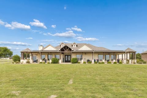 2009 Lakeshore Drive, Cleburne, TX 76033 — photo 2