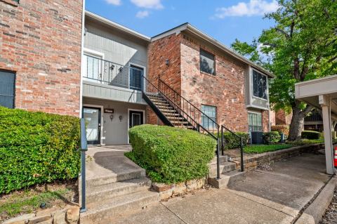 2719 Silver Creek Drive 111, Arlington