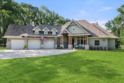 930 Waters Edge Drive, Corsicana