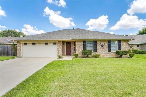 904 Vicksburg Lane, Burleson