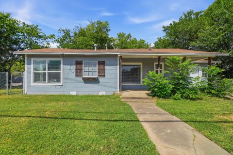 1401 Granbury Street, Cleburne