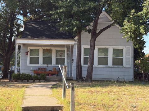 2744 Honeysuckle Avenue, Fort Worth, TX 76111 — photo 2