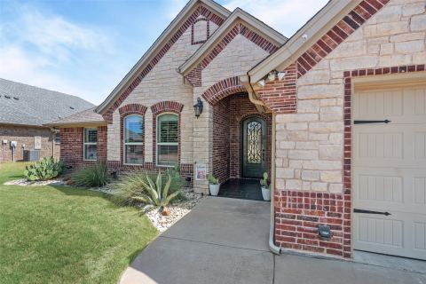 427 River Bank Lane, Granbury, TX 76049 — photo 2