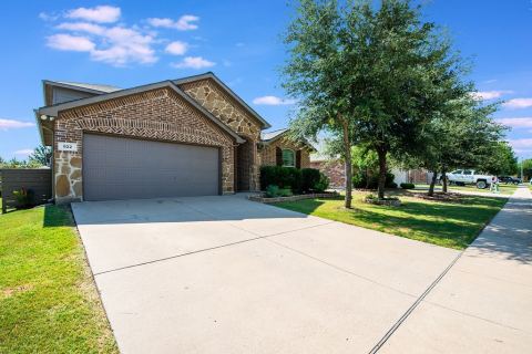 822 Graham Drive, Burleson, TX 76028 — photo 2