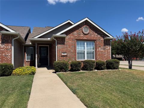 502 Oakridge Drive, Greenville