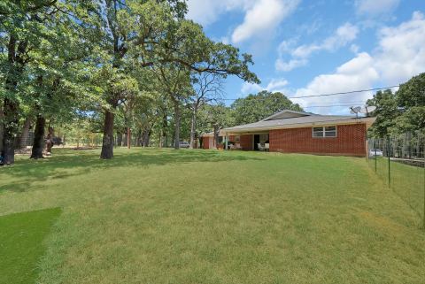 305 W Bethesda Road, Burleson, TX 76028 — photo 2