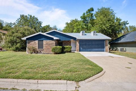1729 W Doyle Street, Granbury, TX 76048 — photo 2